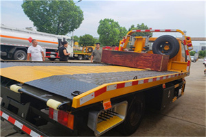 赫山附近拖车电话号码服务